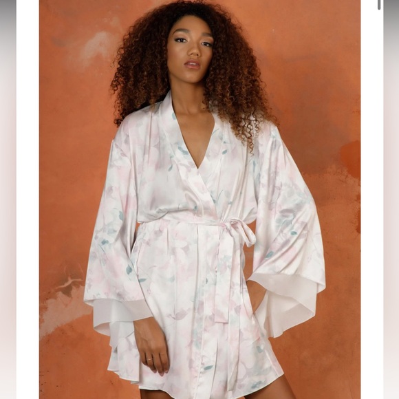 Ines Di Santo Tulip Short Robe new with tags size small in pastel water color - Picture 1 of 9